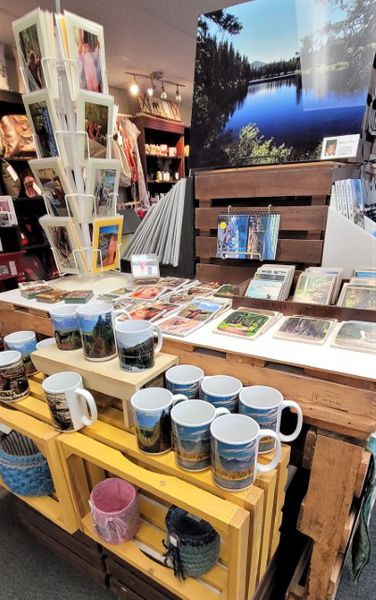 Photos and photo mugs. Photo by LibbyMT.com.