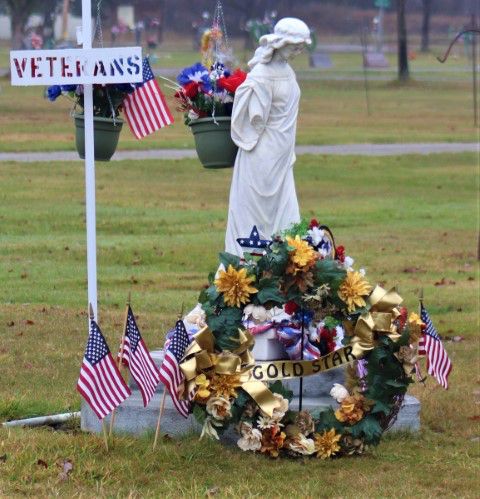 Gold Star Mothers wreath. Photo by LibbyMT.com.