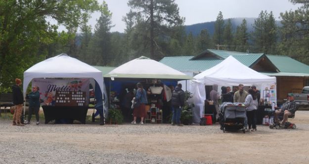 Vendors. Photo by LibbyMT.com.