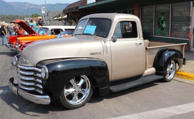 <center>1952 Chevrolet</center> <center>3100 pickup</center>. Photo by LibbyMT.com.