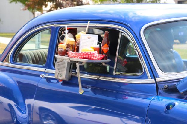 Carside dining. Photo by LibbyMT.com.