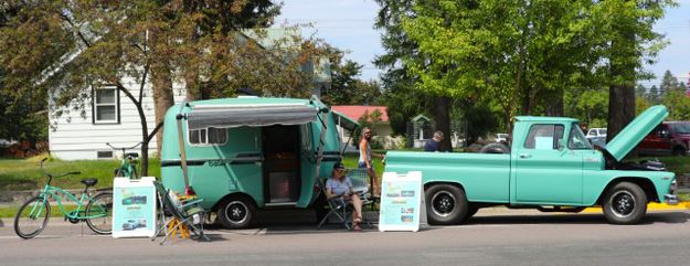 1962 Chevrolet C10 with 1980 Boler. Photo by LibbyMT.com.