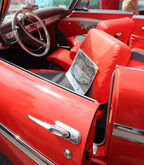 Swivel seats. Photo by LibbyMT.com.