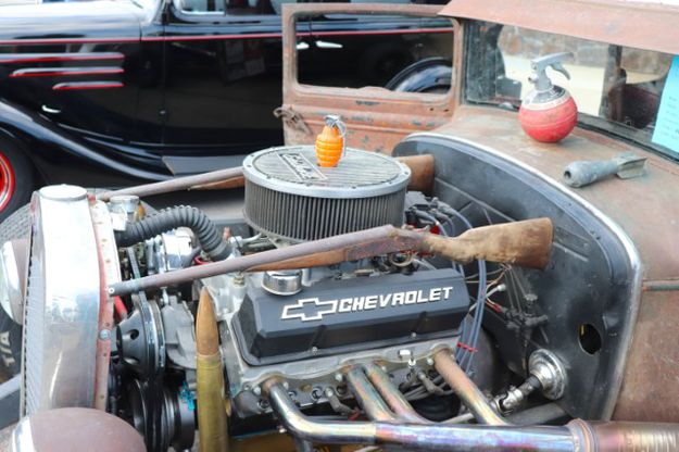 Imaginative radiator support rods. Photo by LibbyMT.com.