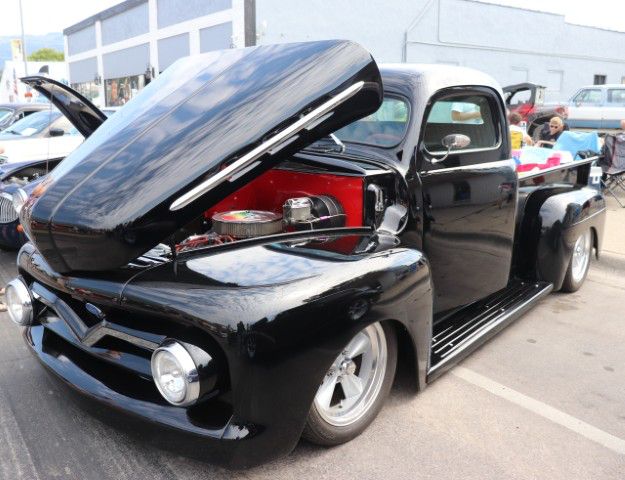 1952 Ford pickup. Photo by LibbyMT.com.