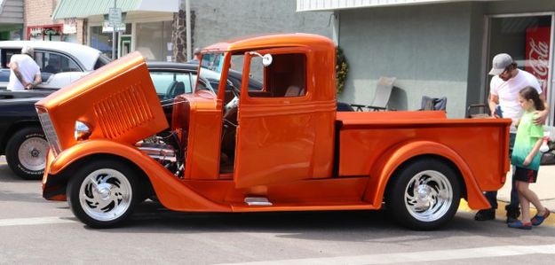 1935 International pickup. Photo by LibbyMT.com.