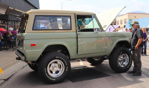 1971 Ford Bronco. Photo by LibbyMT.com.