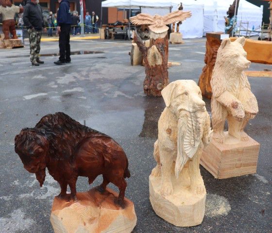 Quick carves. Photo by LibbyMT.com.