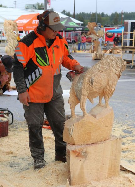 <center>George works on </center> <center>Sunday's quick carve</center>. Photo by LibbyMT.com.