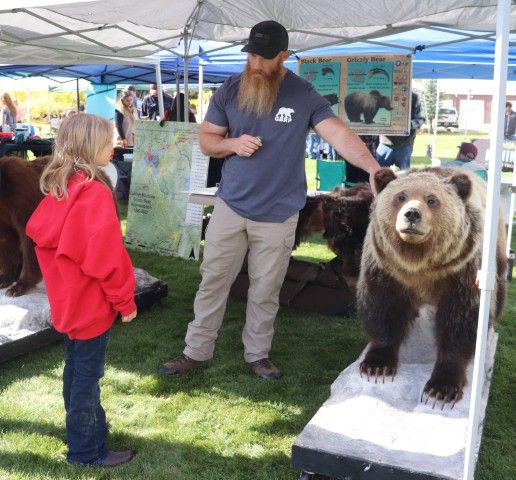 Learning about bears. Photo by LibbyMT.com.
