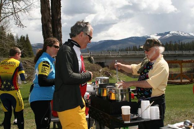 Duane serves soup. Photo by LibbyMT.com.