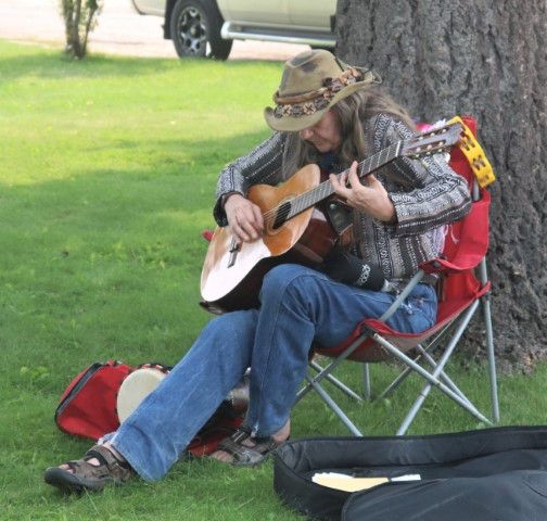 Strummin' at the park. Photo by LibbyMT.com.