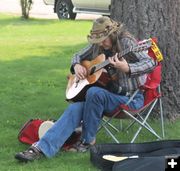Strummin' at the park. Photo by LibbyMT.com.