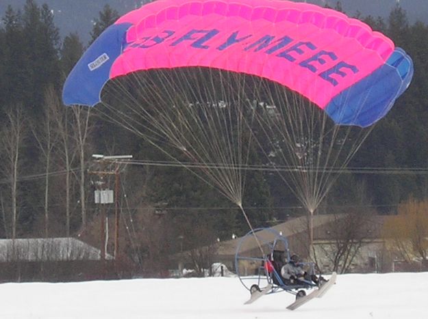 Powered Parachutes. Photo by Maggie Craig.